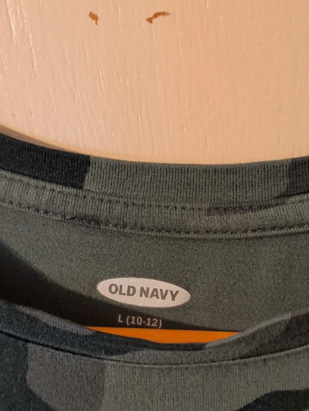 Old Navy Green and Black Camo Knot-Front Crop Tee